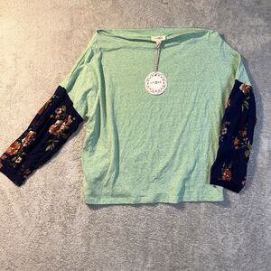 Umgee Boutique Top NWT Size Small Floral Long Sleeve Green